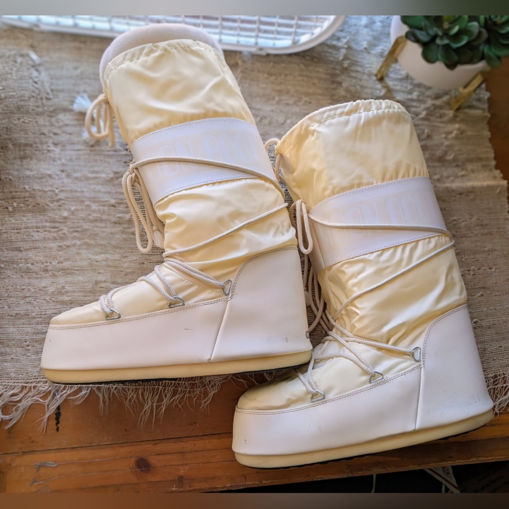 ICONIC MOON BOOT Men's in Cream RARE